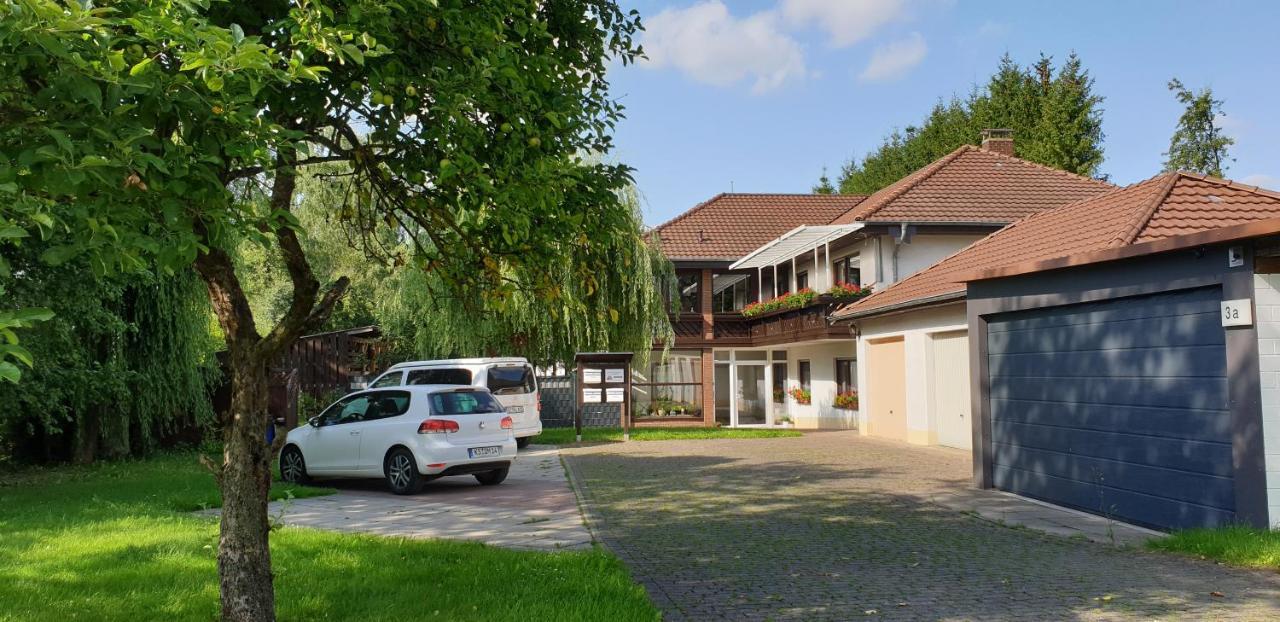 Froschkoenig Mit Teichblick Trendelburg Exterior foto